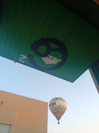 Globo sobre la nave de CO2 Caravaning en Igualada
